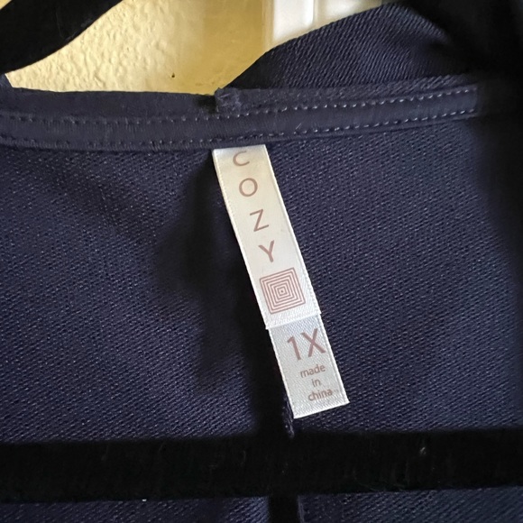 Lularoe McKenzie Cozy - Picture 2 of 4